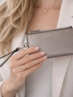 ✨ Michael Kors Wristlet Wallet Gray Saffiano 💼 | Cartera MK